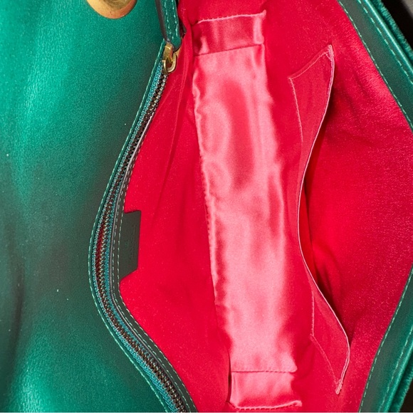 Gucci GG Medium Marmont Matelasse Bag - Picture 14 of 17